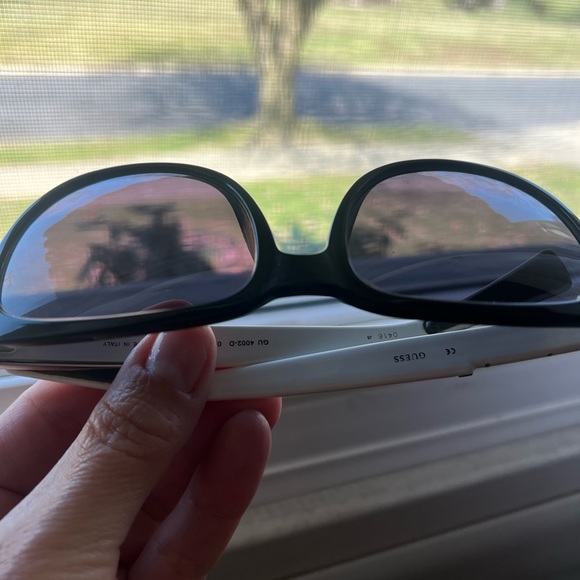 Guess Sunglasses - Picture 7 of 9